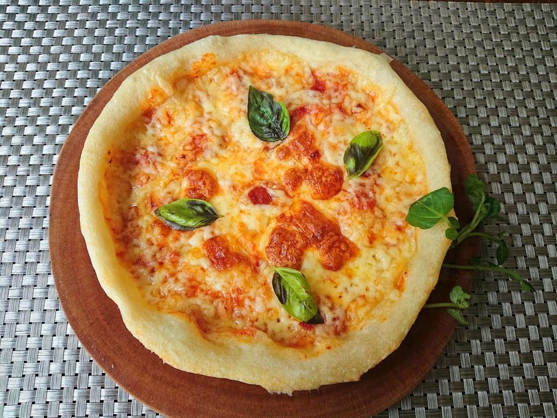 PEAT&MOMOのマルゲリータピザ