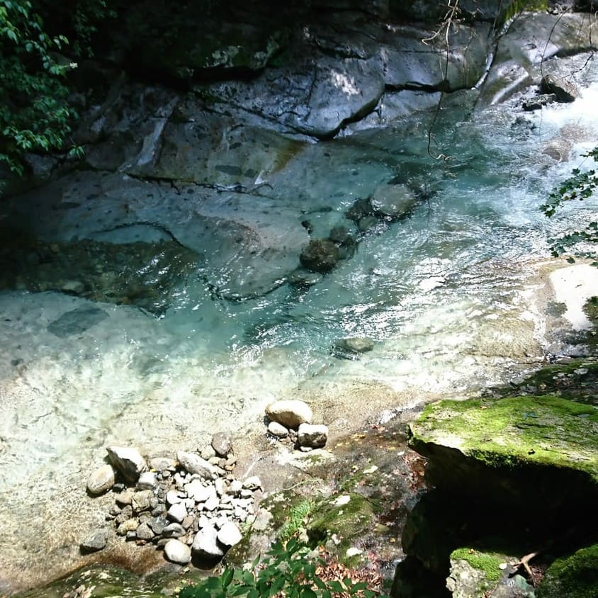 西沢渓谷の青い水
