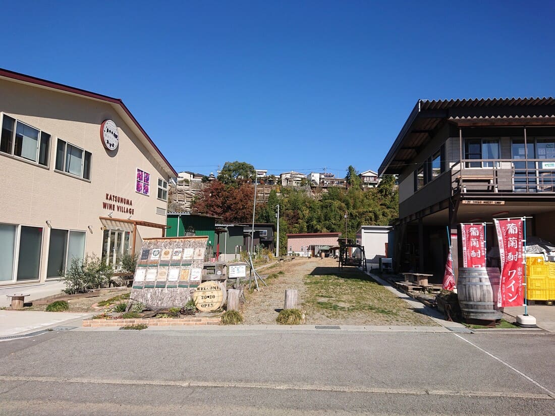 煎茶専門店 ioがある勝沼ワイン村の入り口