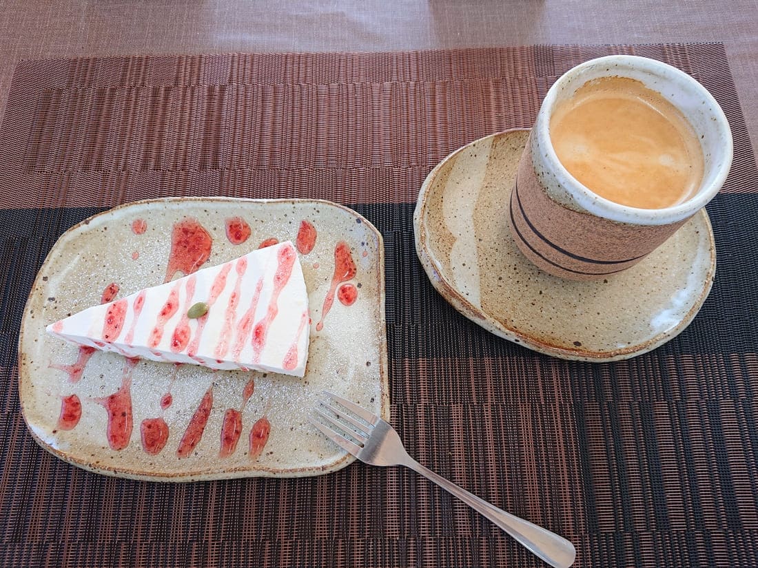 寺カフェ いちょうの樹 コーヒーとレアチーズケーキ