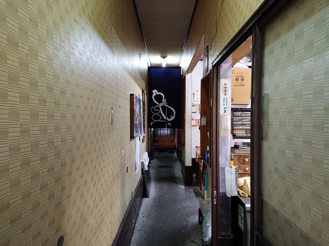 中華料理 美㐂松の店内へ続く通路