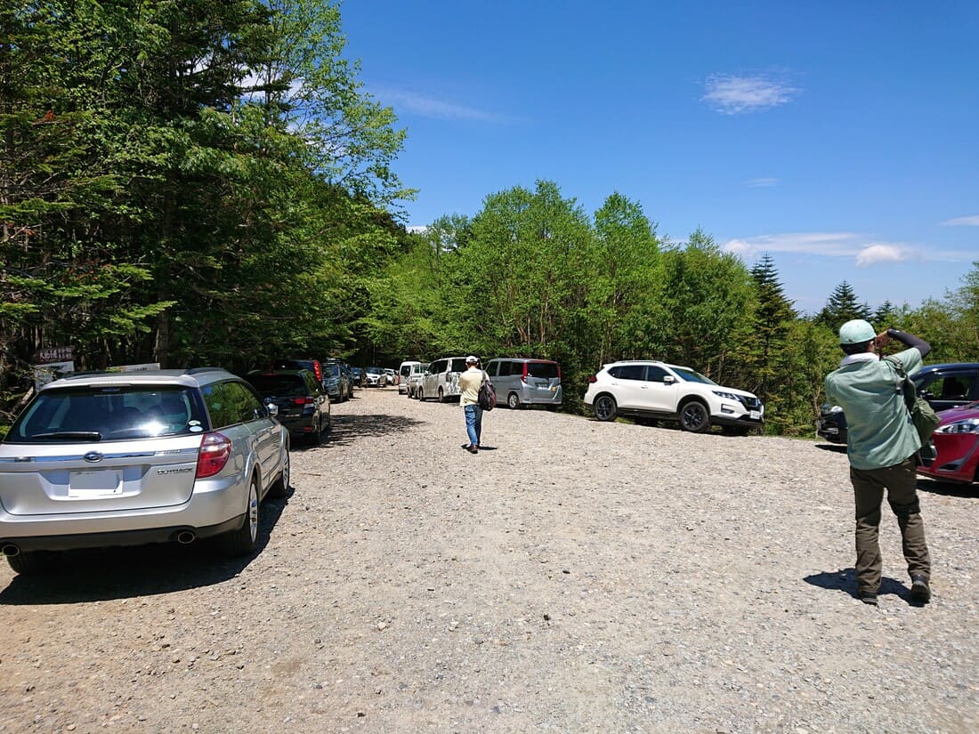 大弛峠の長野県側にある駐車スペース