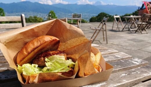 【Grill Garden Seeds】鉄板で調理するおいしいハンバーガー！フラッと立ち寄れる本格BBQ&カフェ